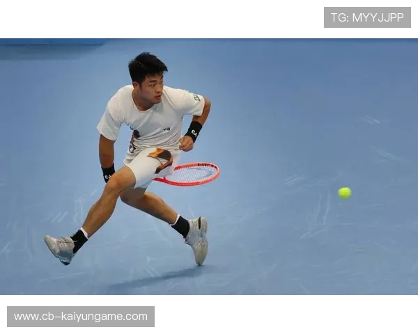 吴易昺底线回球质量不断提升 吴易昺底线回球质量不断提升